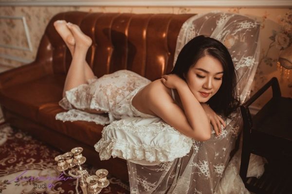 Cách chụp tư thế nằm khi chụp ảnh bán nude sexy