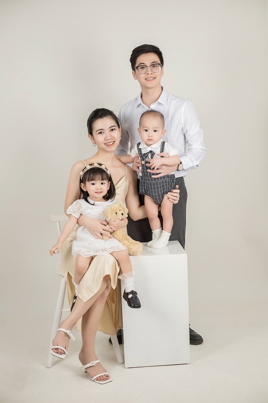 Bí quyết chụp ảnh gia đình 4 người đẹp tự nhiên không gượng