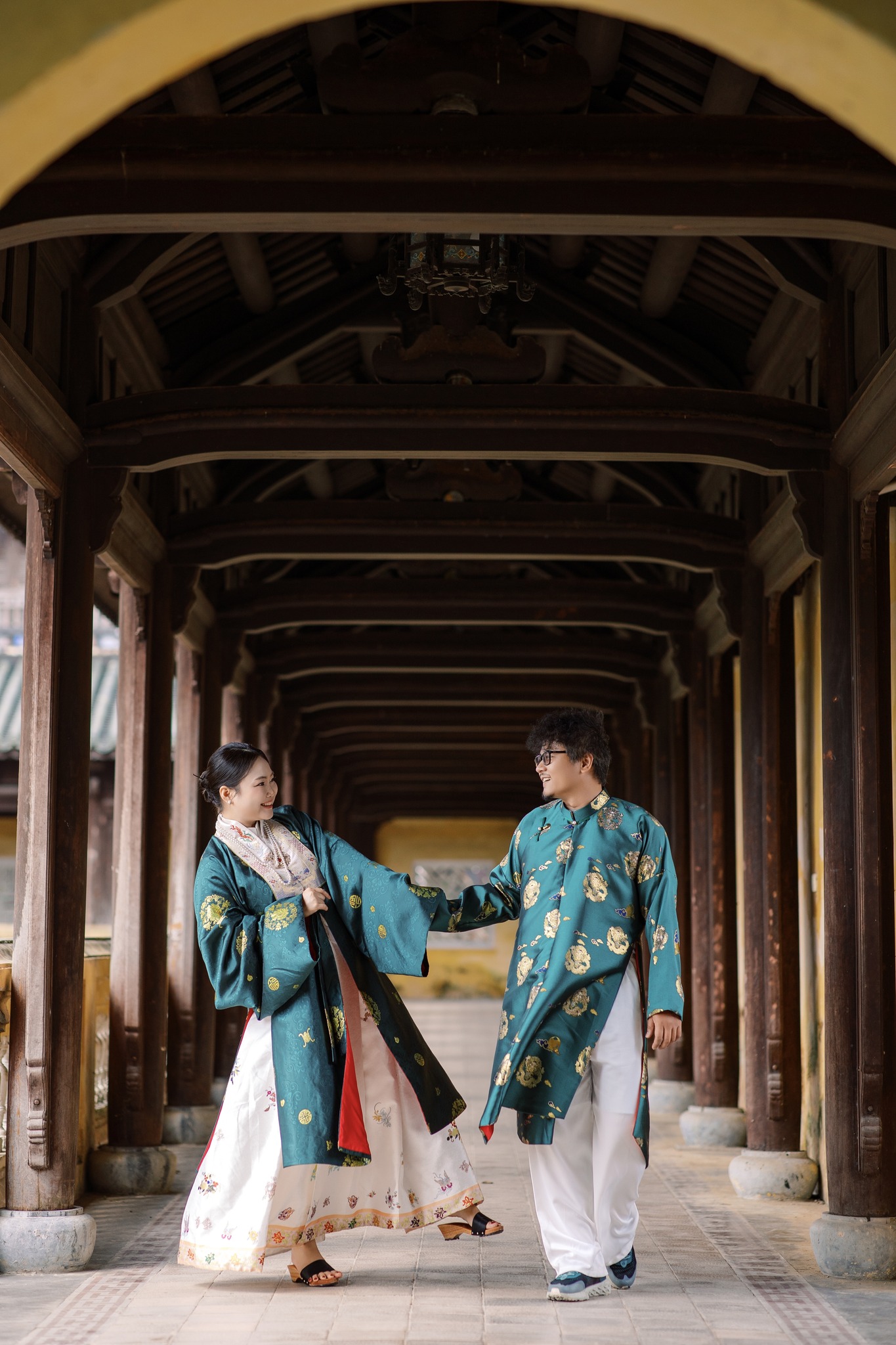 Chụp ảnh couple áo dài ở đại nội Huế siêu hot 2026