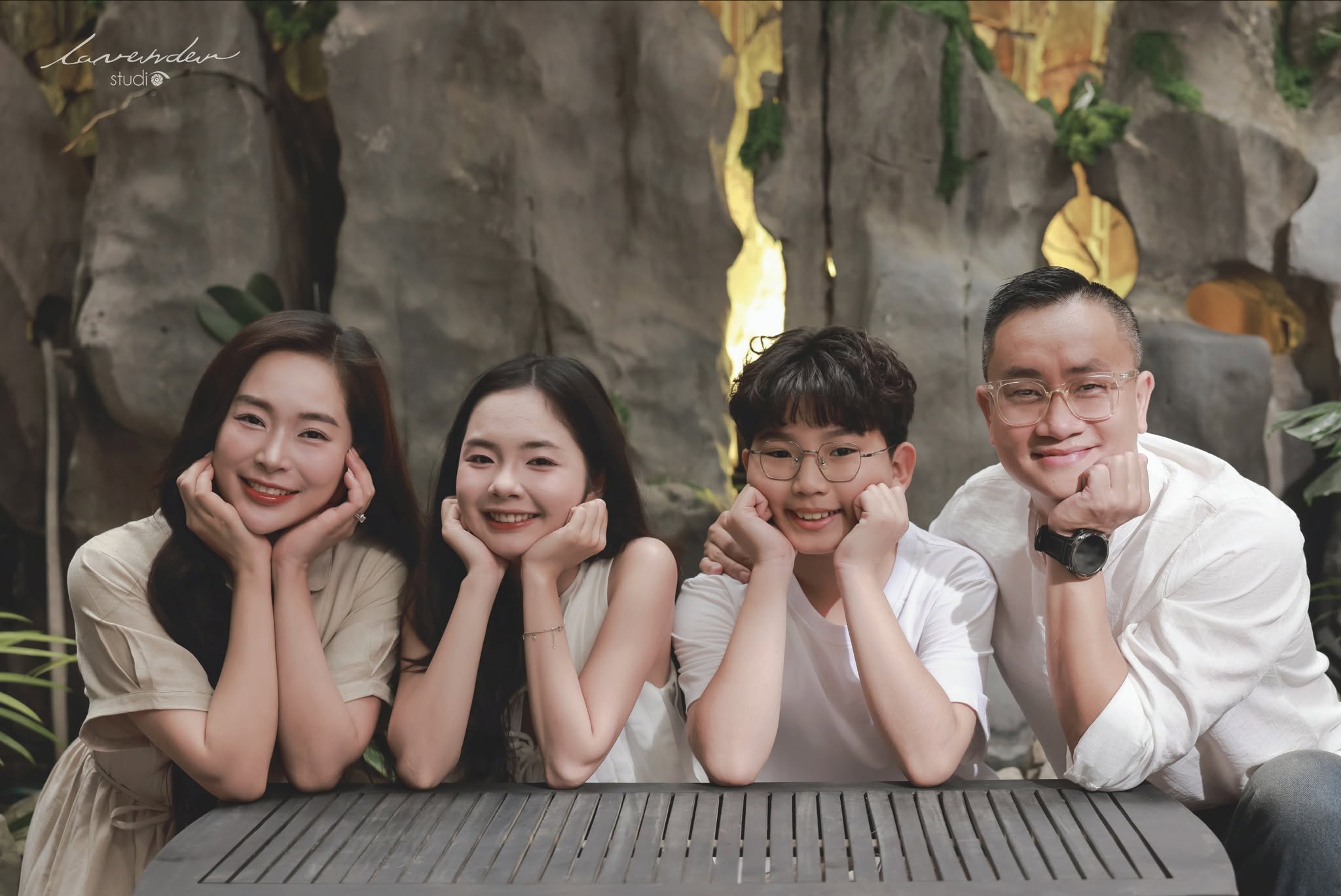 Hướng dẫn chi tiết: chụp ảnh gia đình ngoài trời đẹp tự nhiên và đầy cảm xúc Hướng dẫn chi tiết: chụp ảnh gia đình ngoài trời đẹp tự nhiên và đầy cảm xúc