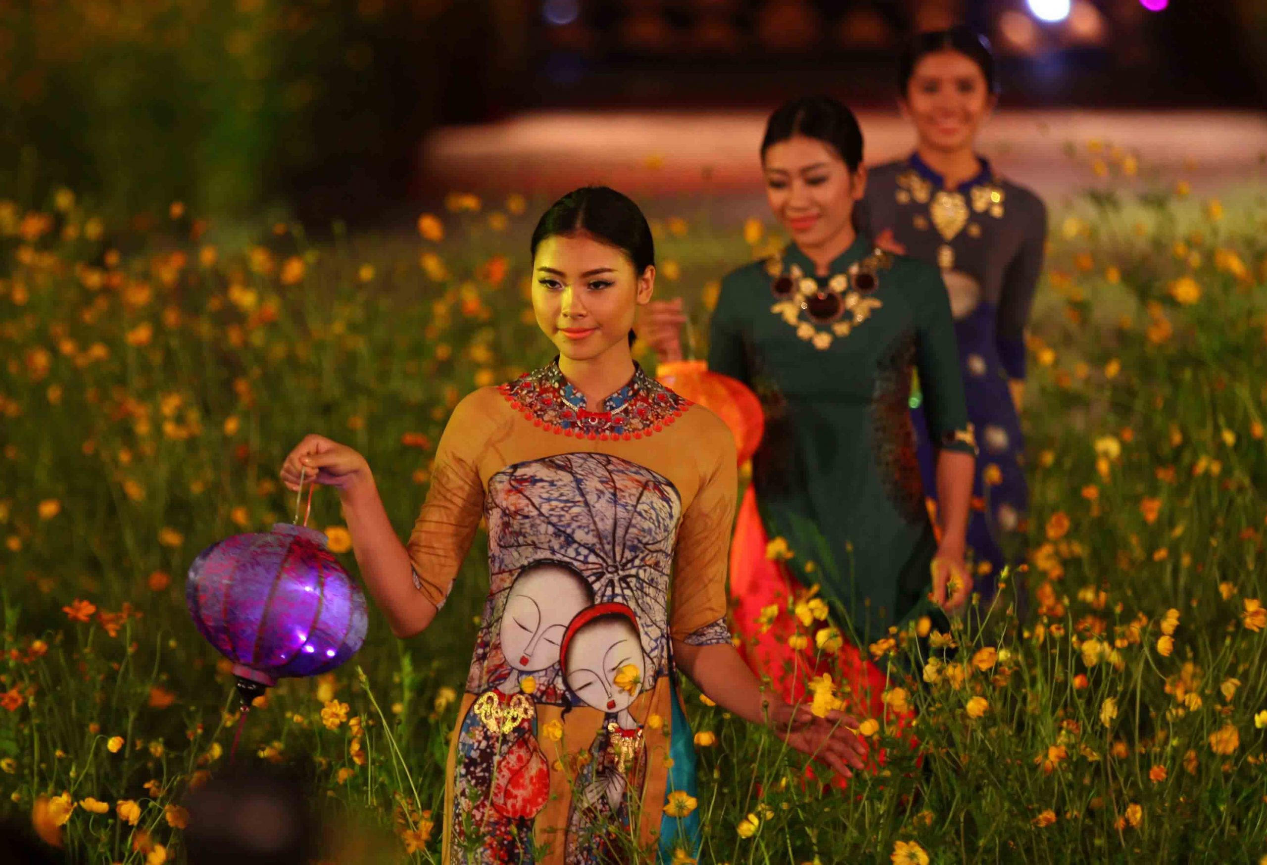 Địa điểm chụp hình áo dài Tết đẹp tại Huế (9) Địa điểm chụp hình áo dài Tết đẹp tại Huế (9)
